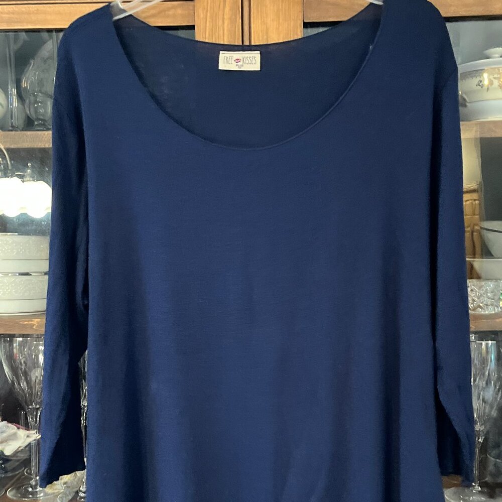 Free Kisses 1X Navy T-shirt